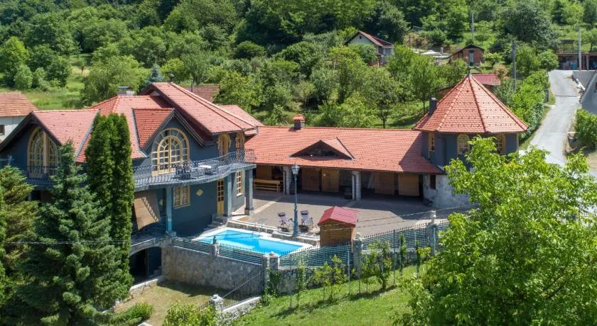 Familienorientierte weiträumige Villa mit Sauna, Grill und Garten | Haustierfreundlich - Image 1