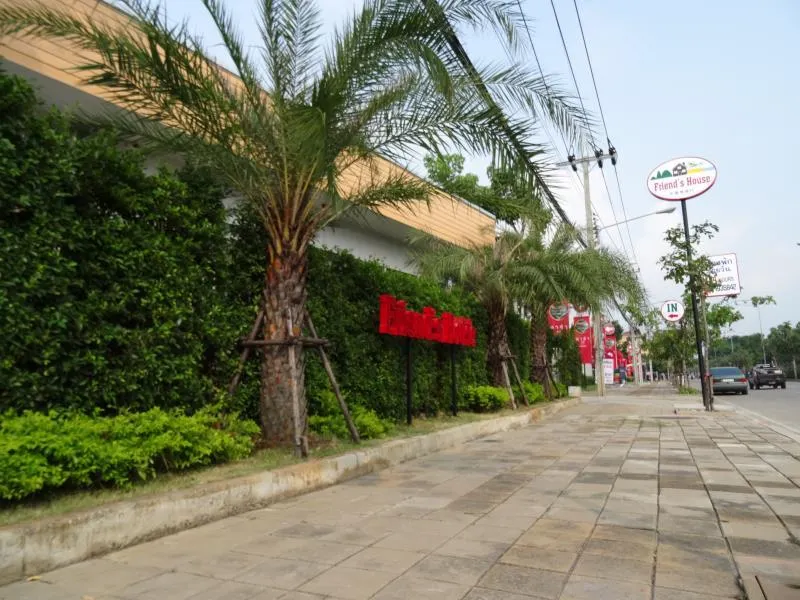 Friends House Resort - Image 1