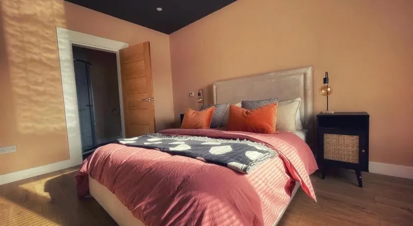 5 Bed house sleeps10 free parking pets city centre - Image 1
