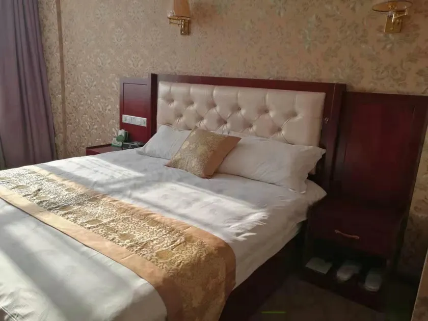 Xinshengyuan Hotel - Image 1