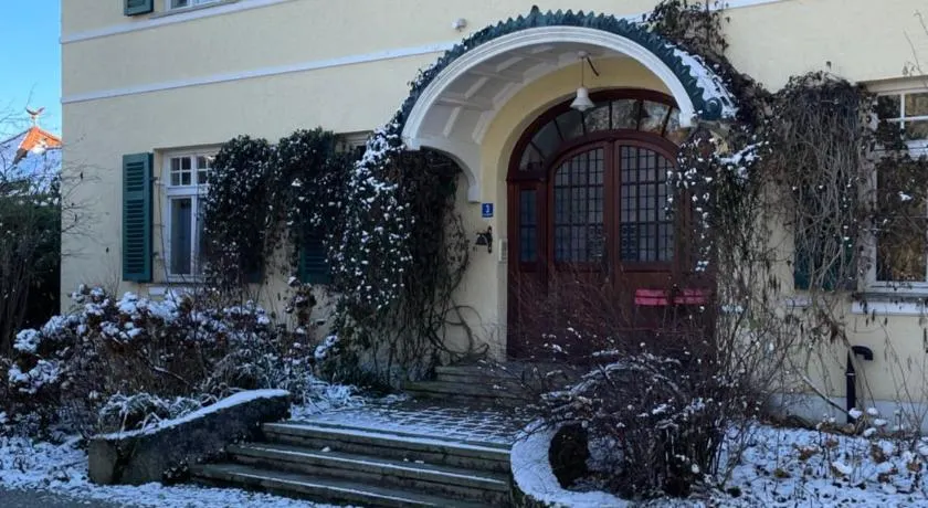 Gutshaus Herrmannsdorf - Image 1