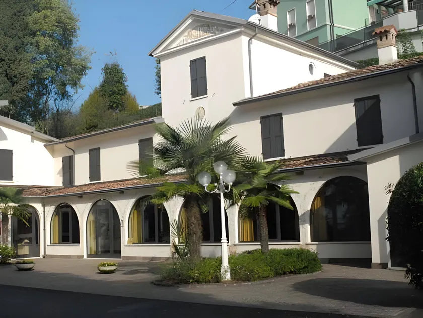Hotel Ristorante La Grotta - Image 1