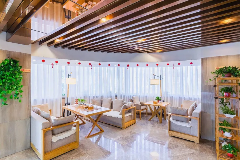Soaring Dragon Tea Culture Hotel (Hanzhong High-speed Railway Station Wanbang Flagship) - Image 1