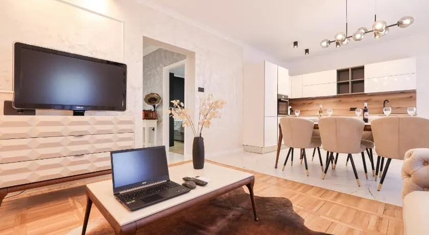 Oscar & Leo Apartments - Image 1
