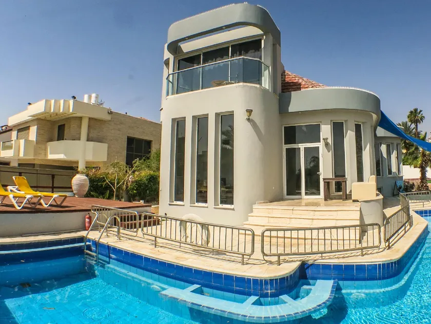 Custo Club - Image 1