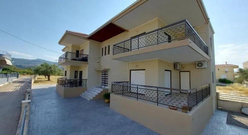 Seaside Apartment with parking in Melissi - Image 1