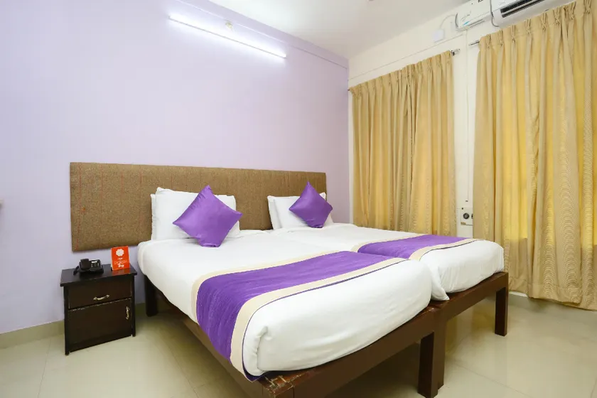 OYO 9797 Hotel Vbee Plaza - Image 1