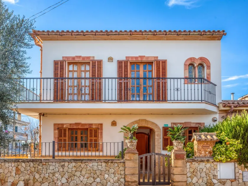Cosy Holiday Home in S'Illot-Cala Morlanda with Sea nearby - Image 1