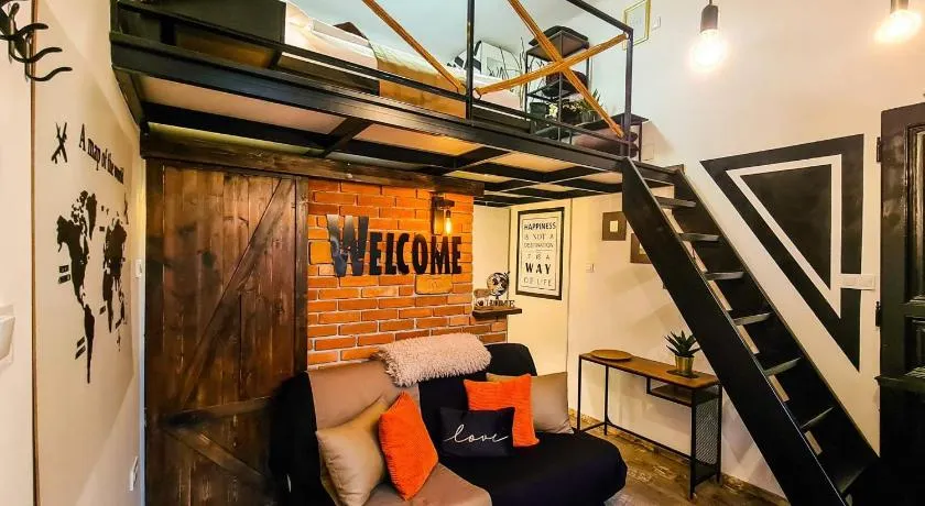 Modern flat with perfect location - Image 1