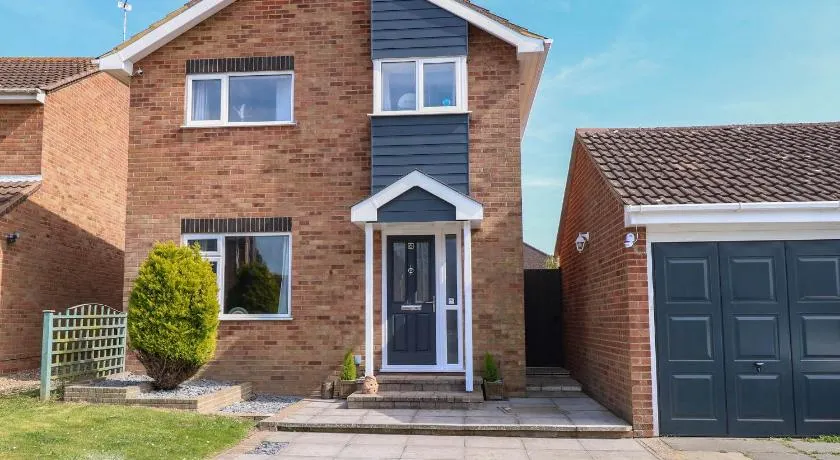 6 Barleycroft - Image 1