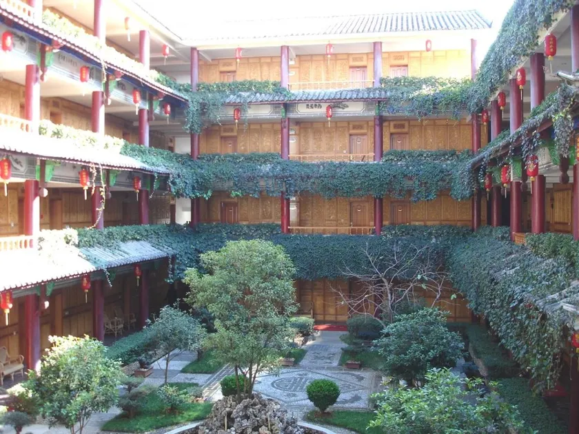 Golden Spring Hotel Lijiang - Image 1