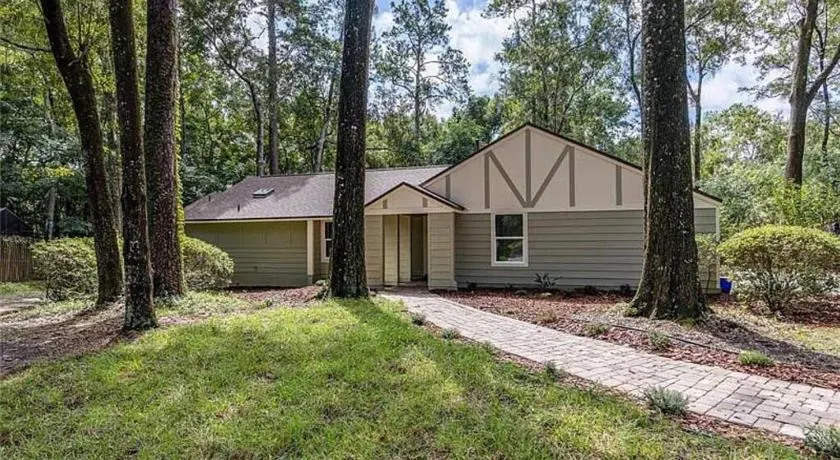 Gator Pool and Hot Tub House -1.5 miles to Stadium - Image 1