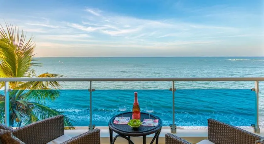 Cozy Beach Front Apt, King Bed. - Image 1