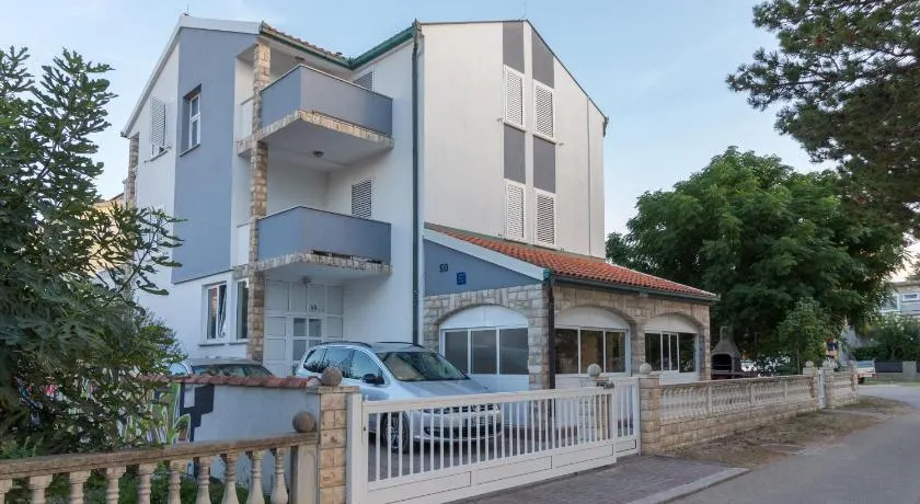 Apartamento vacacional con jardín y barbacoa - Image 1