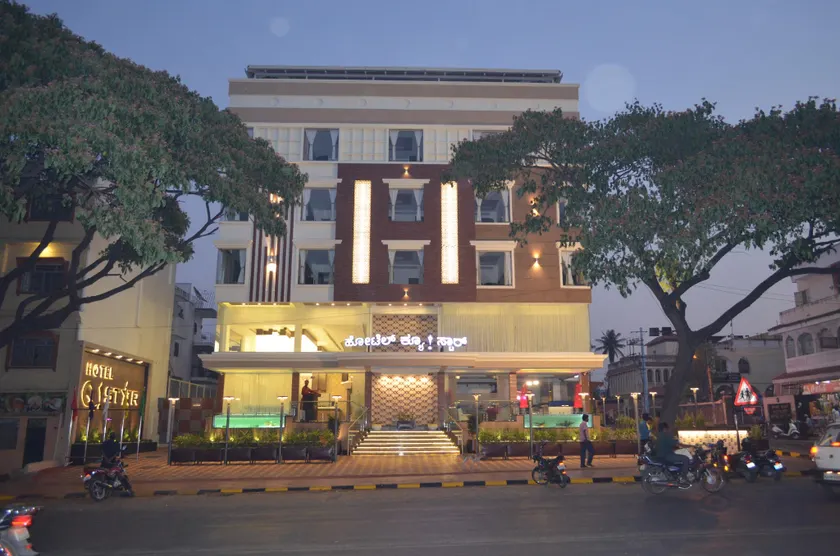 Hotel Q Star - Image 1