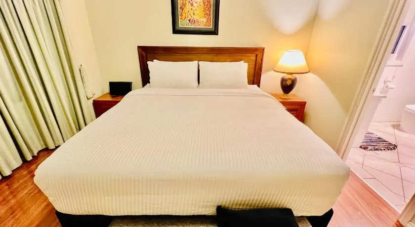 Spacious 6 Bedroom Holiday Home 15 Min Away From Melbourne Airport - Image 1