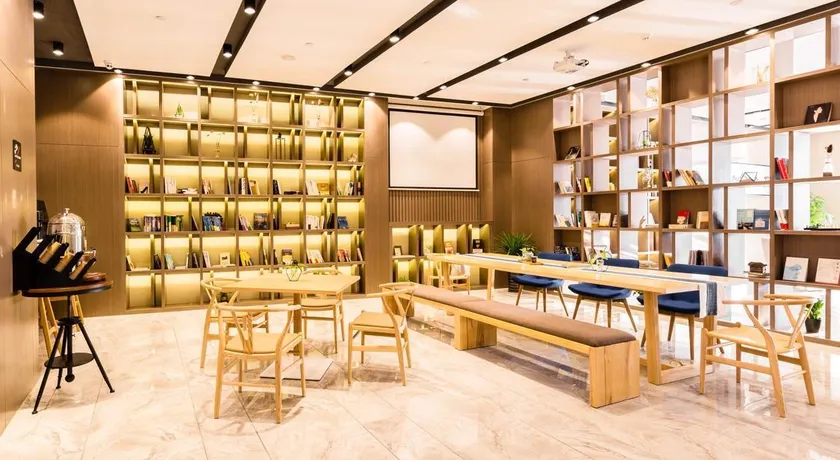 Atour Hotel Suzhou Industrial Park Yangcheng Lake Peninsula - Image 1