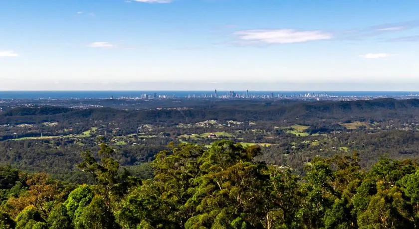 Beautiful Home with Breath-taking Views Mt Tamborine - Image 1