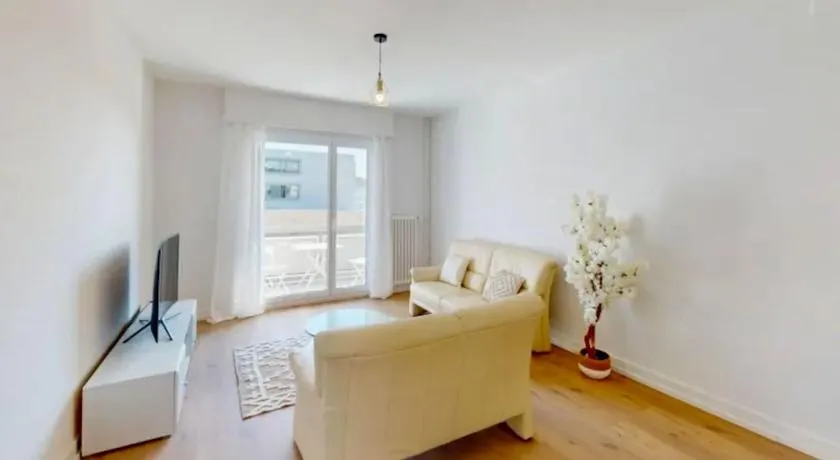 Spacious Minimalist Prilly 2BR Free Parking - Image 1