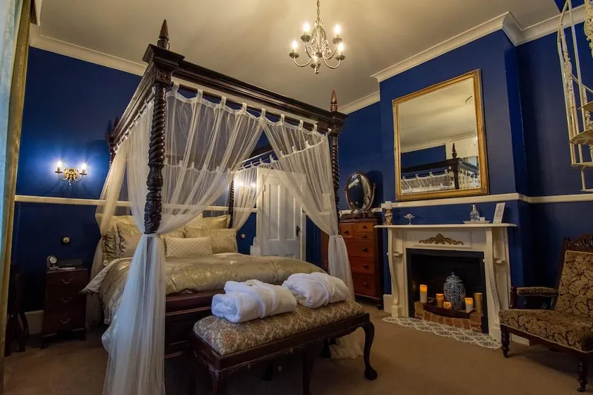 Heytesbury House - Image 1