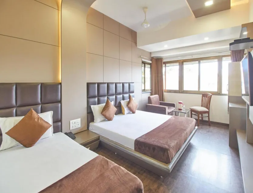 Hotel Oasis - Image 1
