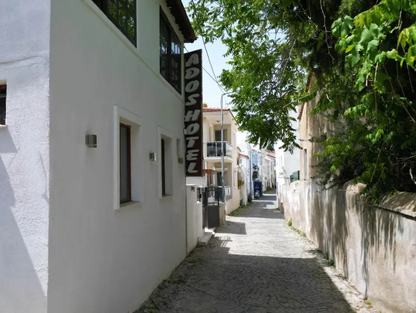 Ados Hotel - Image 1