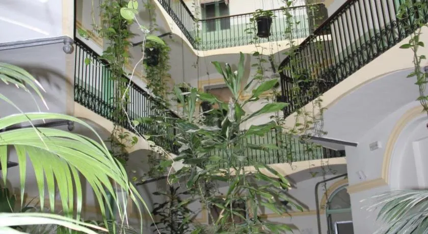 Hotel Peninsular - Image 1