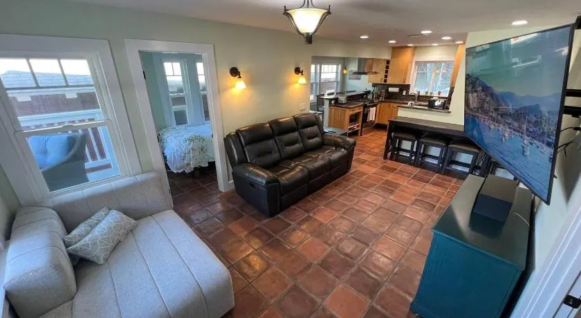 Catalina 3 bedrooms with Hot Tub & Golf Cart - Image 1