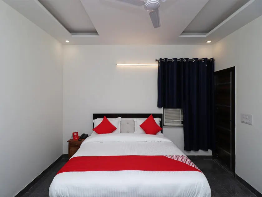 OYO 28576 Laxmi Residency - Image 1