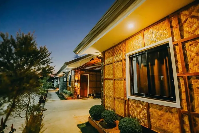 Queen's Suite Resort - Image 1