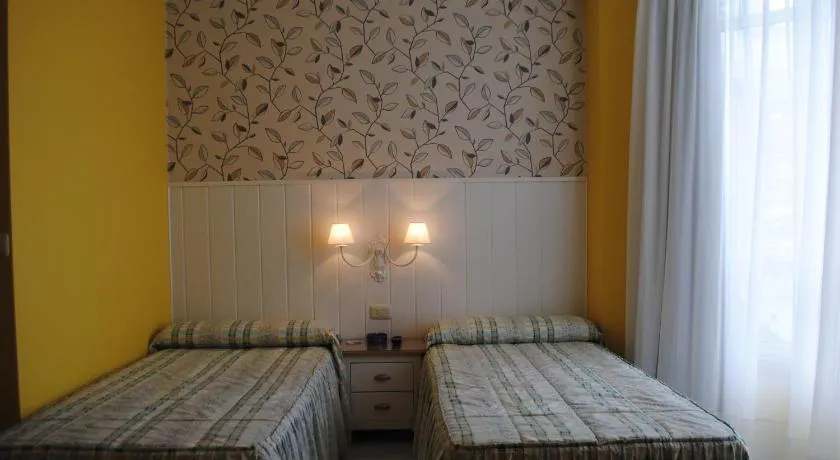 Hostal Santa Marta Playa - Image 1