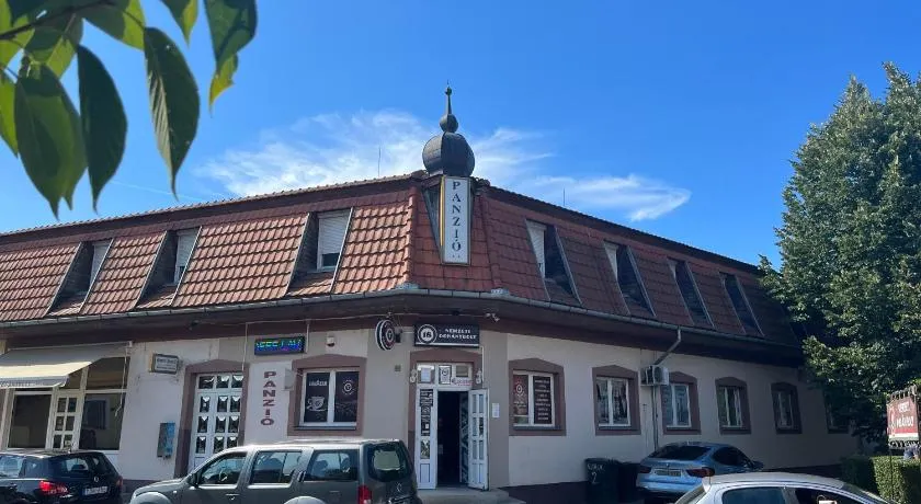 HOTEL Kuruc Panzio TARPA Kossuth utca 25E - Image 1