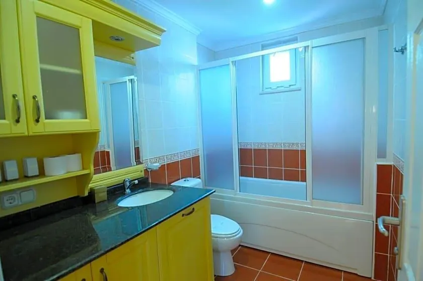 Goldcity Hotel - Image 1