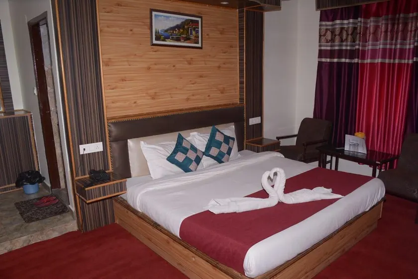 Hotel Vikrant Inn @ Mall Road 100 Meters Walk - Image 1