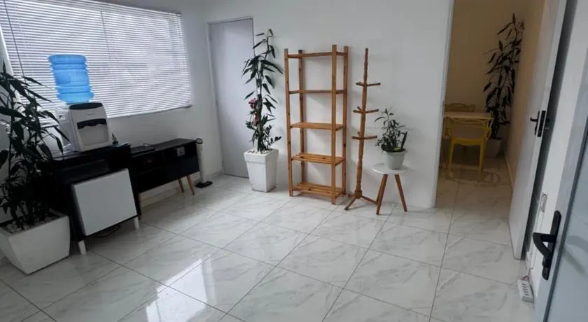 Quarto sem Cama só colchão, Ar Condicionado, Wi-Fi, Banheiro - Image 1