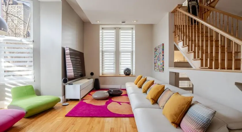 Downtown Retreat with Modern Comfort - Image 1