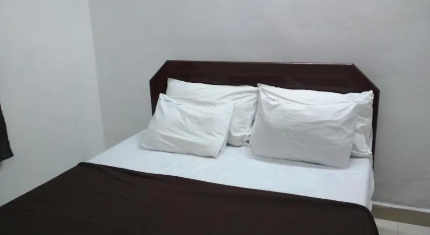 Haritha Apartments, Helpful Staff, Near Bus & Railway Station, Geyser, TV, Best priced Family-Only Apartments in Tirupati, Big Families, Groups Welcome - Image 1