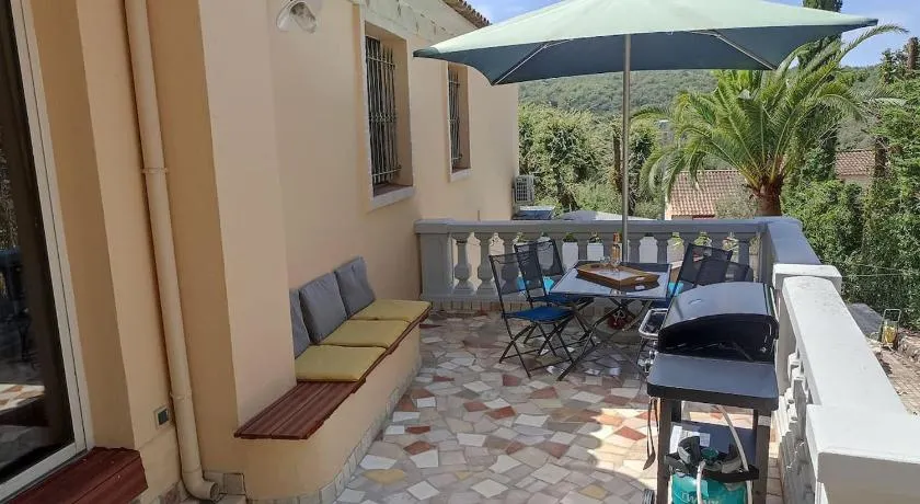 Studio with garden and pool - Image 1