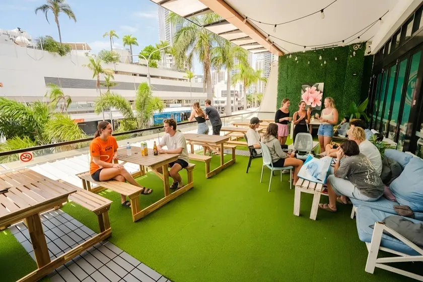 Tequila Sunrise Hostel Surfers Paradise - Image 1