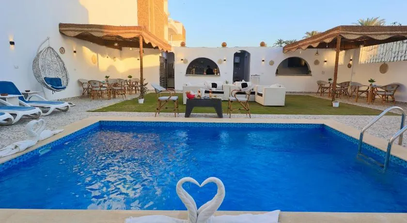White Gorf Hotel - Image 1