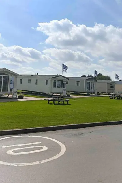 Harwich - Caravan - Sleeps 10 - Garden - Pool - Image 1