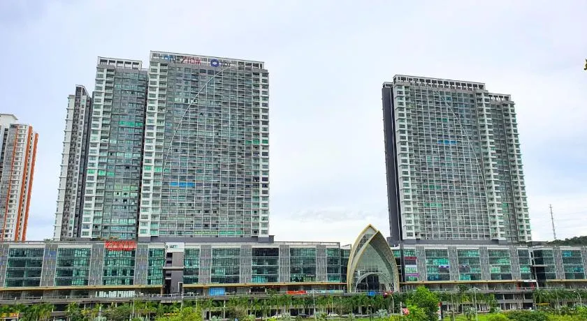 Conezion 3-bedroom condo @ IOI City Mall Putrajaya - Image 1