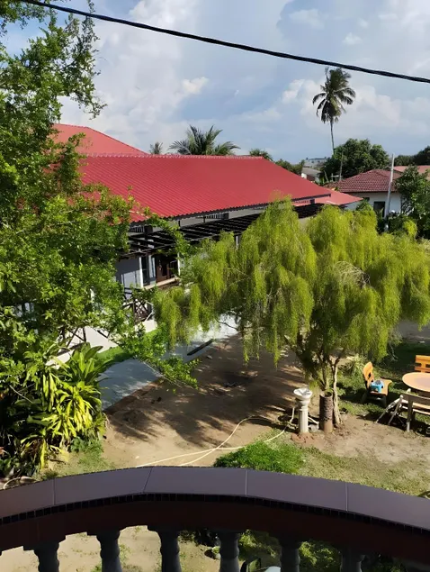 Kampung vibes with good location - Image 1