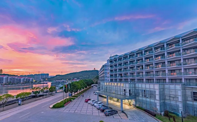 Penglaige Sea View Hotel - Image 1