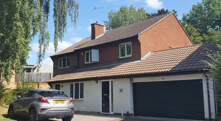 35 Quaker Lane - Image 1