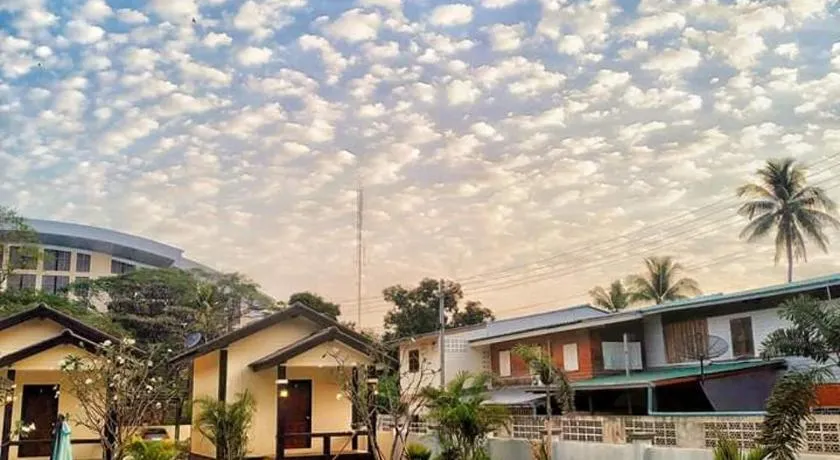 SUNRAY Guesthouse สุนันท์บ้านพักริมคลอง - Image 1