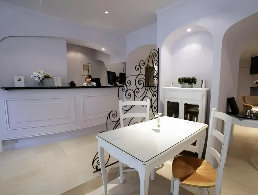Hôtel de Provence - Image 1