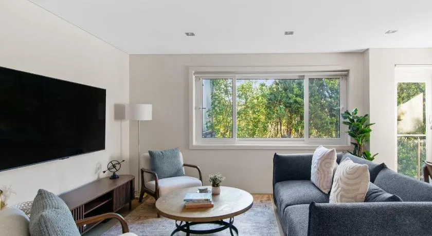 Clovelly Coastal Escape - Near Bondi Beach & Ocean Walks - Image 1