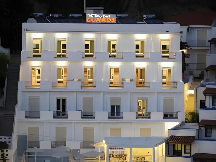 Glaros Hotel Apartment - Image 1