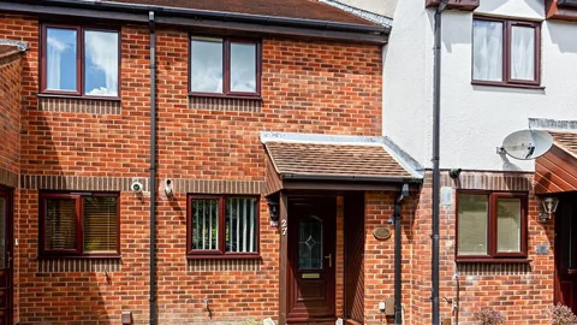 Dolphin Cottage - Short walk to Poole Quay with Private Garden - Image 1